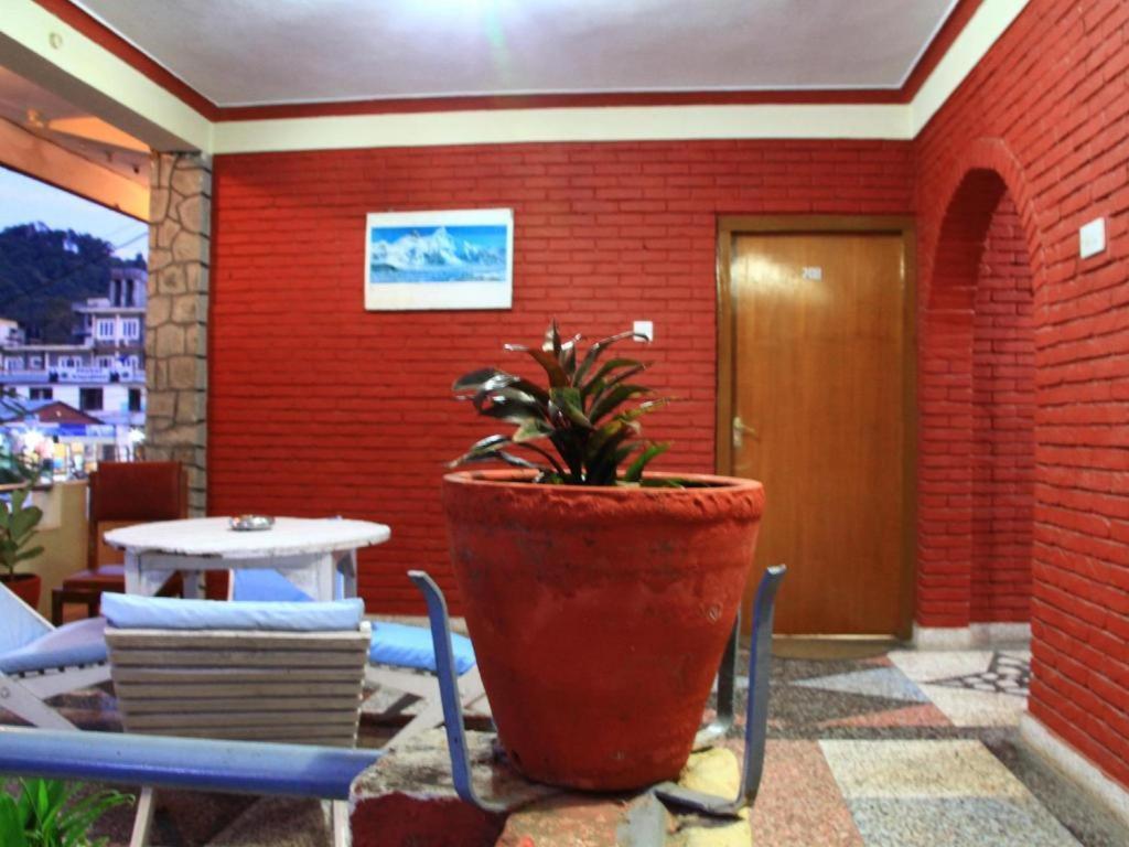 Fairmount Hotel Pokhara Bagian luar foto