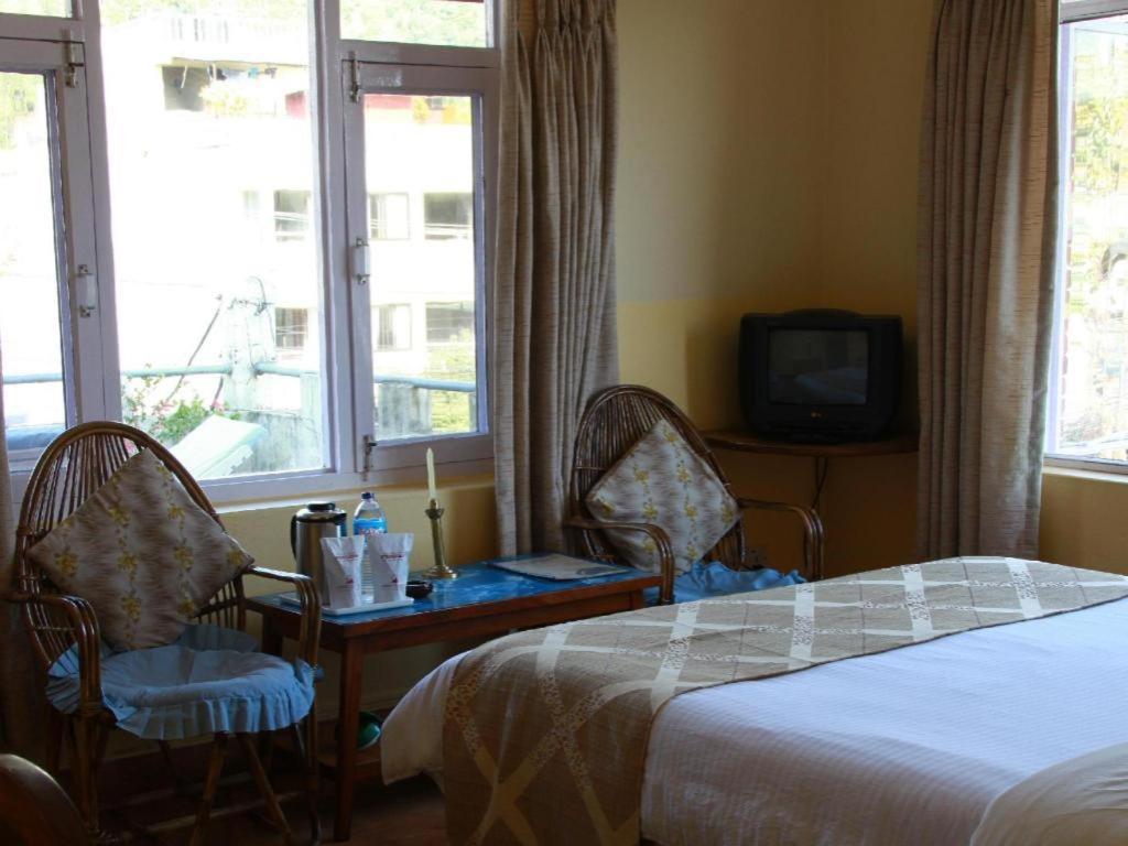Fairmount Hotel Pokhara Bagian luar foto