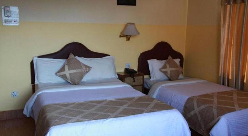 Fairmount Hotel Pokhara Bagian luar foto