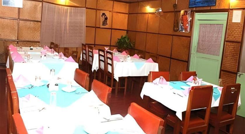 Fairmount Hotel Pokhara Bagian luar foto