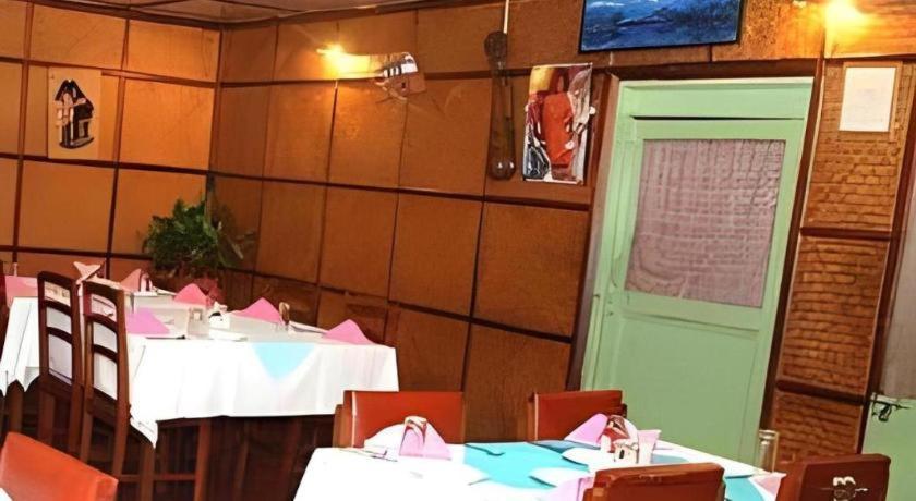 Fairmount Hotel Pokhara Bagian luar foto