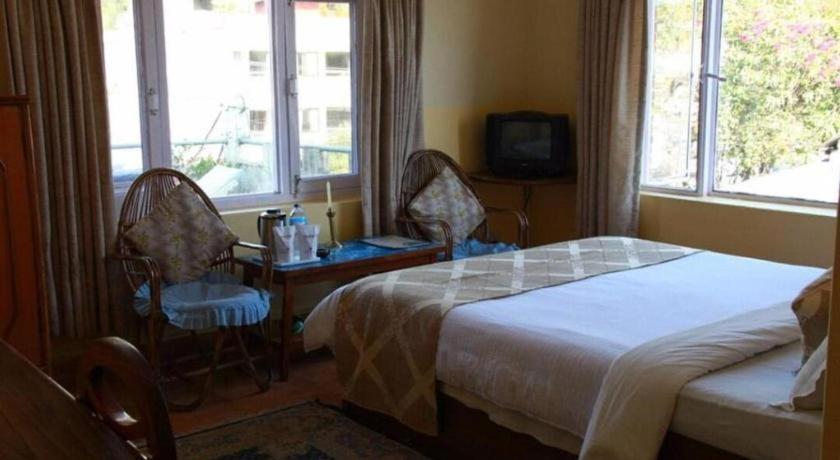 Fairmount Hotel Pokhara Bagian luar foto