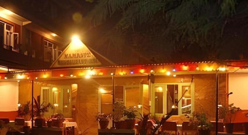 Fairmount Hotel Pokhara Bagian luar foto