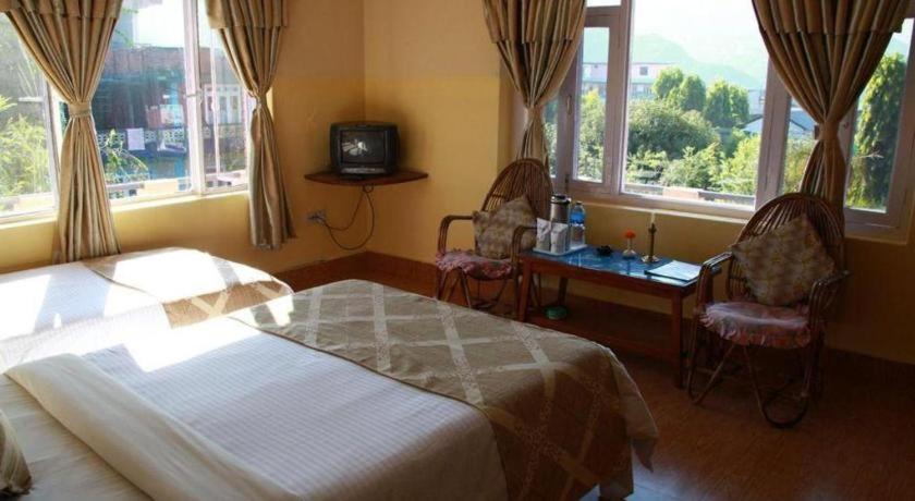 Fairmount Hotel Pokhara Bagian luar foto
